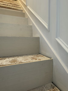 Stair Tread Makeover - Sawdust 2 Stitches stair tread makeover